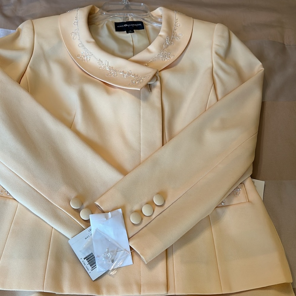 Suit - Picture 8 of 13